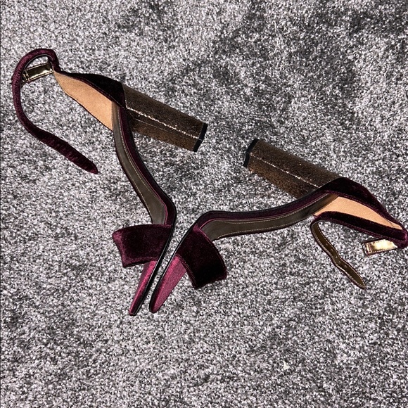 Marc Fisher Burgundy Velvet Sandal w. Sparkly Golden Heels - Picture 3 of 4